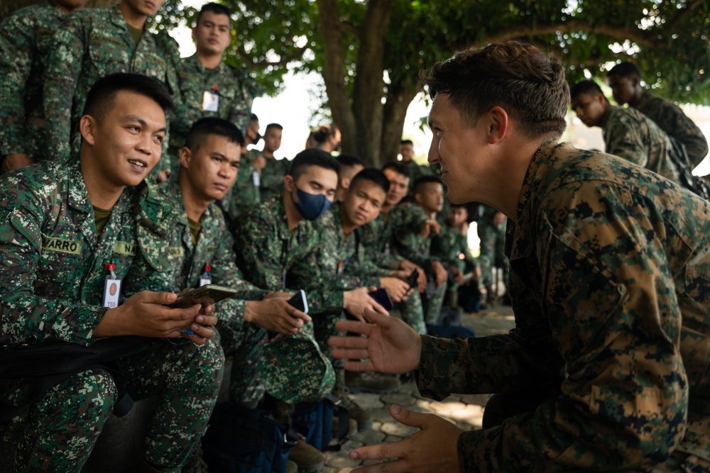 Philippine and U.S. Marines practice using the Mini-SCC during KAMANDAG 6