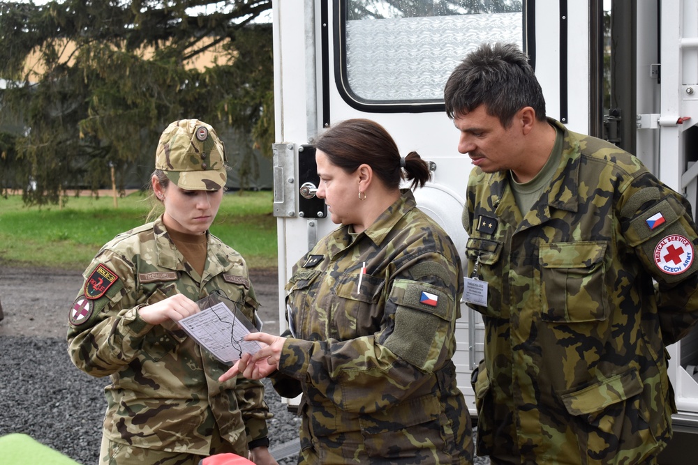 US medical evaluators work with multinational counterparts to evaluate medical task force in Czech Republic