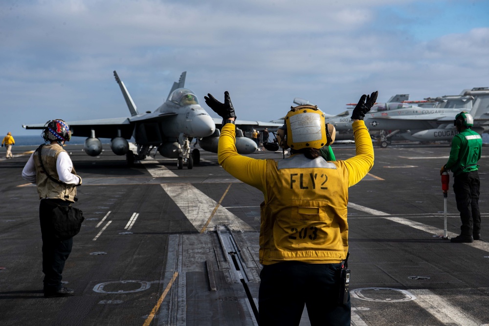 Sailor Taxis A F/A-18E Super Hornet