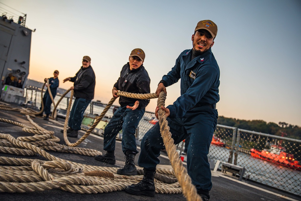 USS Paul Ignatius (DDG 117) Departs Gdansk, Poland