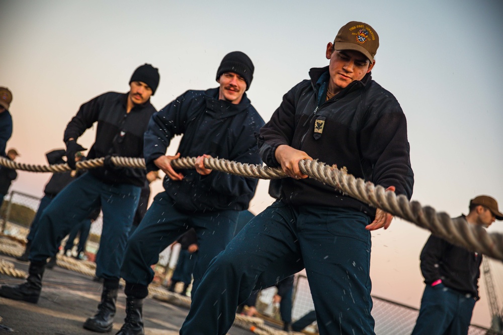 USS Paul Ignatius (DDG 117) Departs Gdansk, Poland