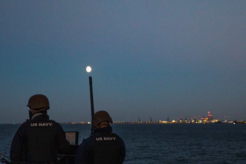 USS Paul Ignatius (DDG 117) Departs Gdansk, Poland