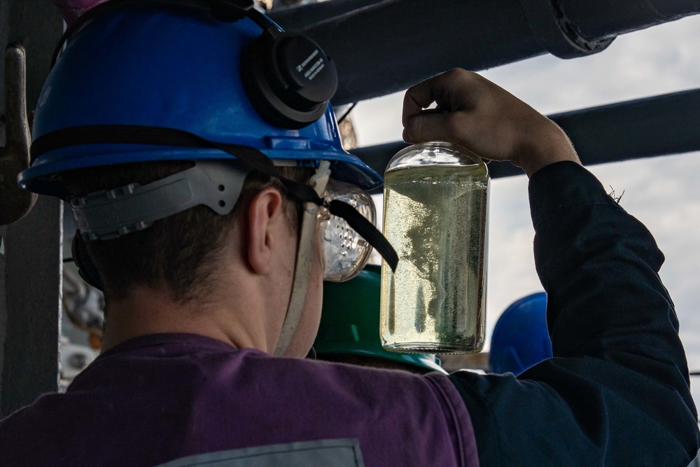 USS Leyte Gulf (CG 55) Completes Replenishment-at-Sea