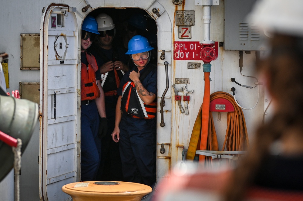 Coast Guard Cutter Midgett, Royal New Zealand Navy conduct refuel in South China Sea