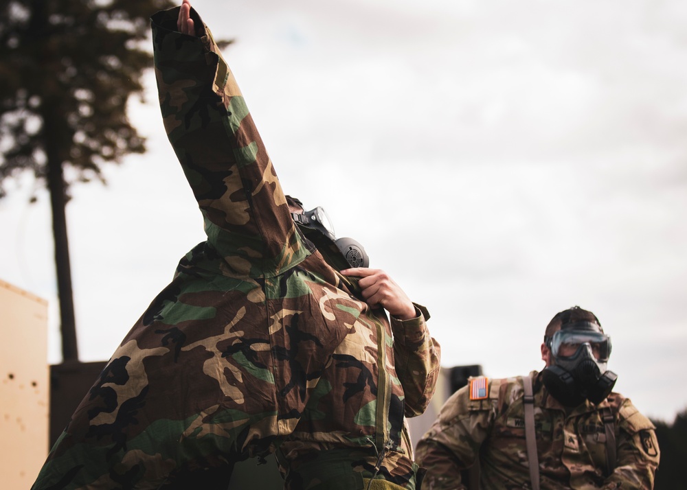 10th Homeland Response Force Guardsmen cover CBRN basics with JBLM medical detachment