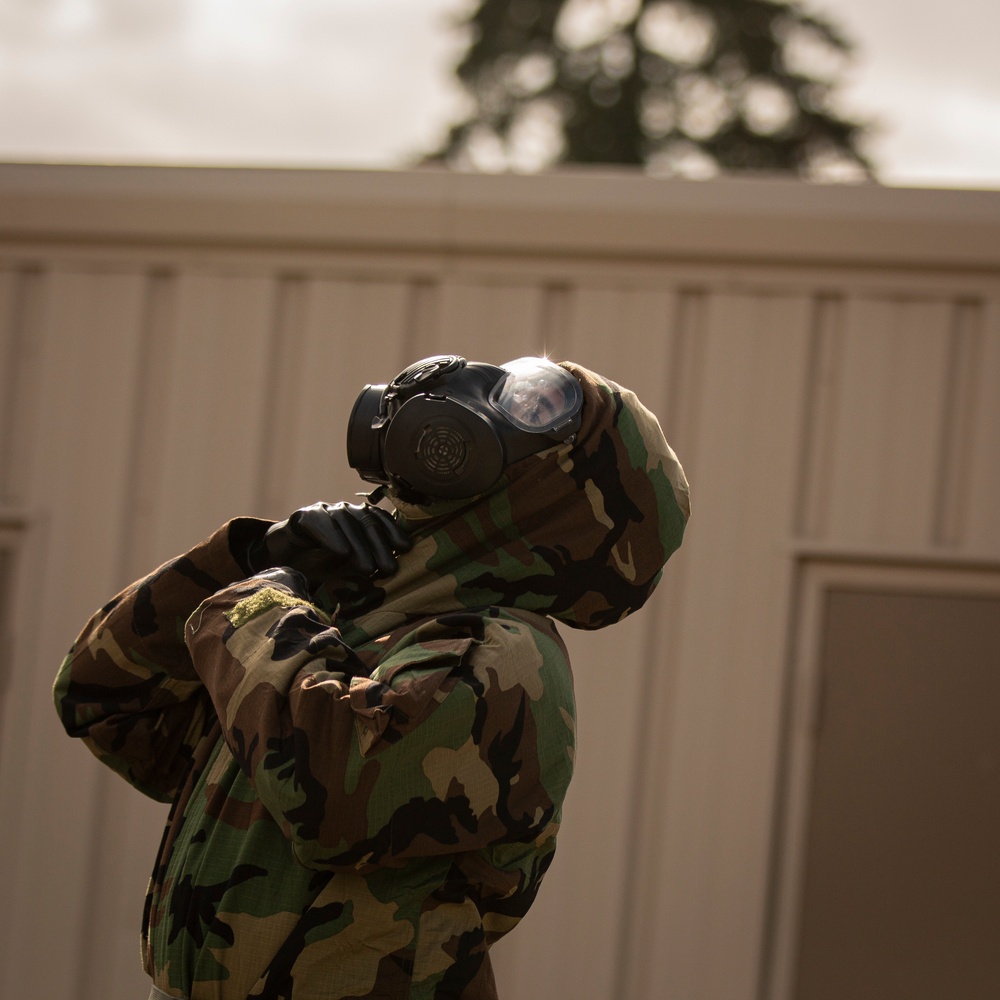 10th Homeland Response Force Guardsmen cover CBRN basics with JBLM medical detachment