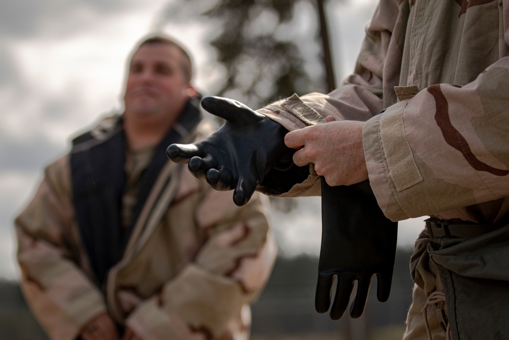 10th Homeland Response Force Guardsmen cover CBRN basics with JBLM medical detachment