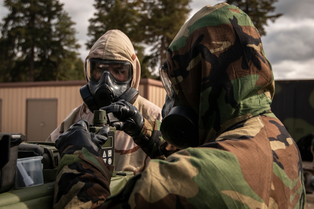 10th Homeland Response Force Guardsmen cover CBRN basics with JBLM medical detachment