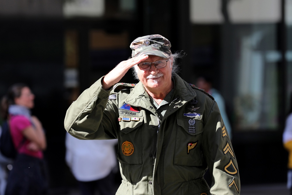 Servicemembers celebrate Italian American culture during Chicago’s 70th Annual Columbus Day parade