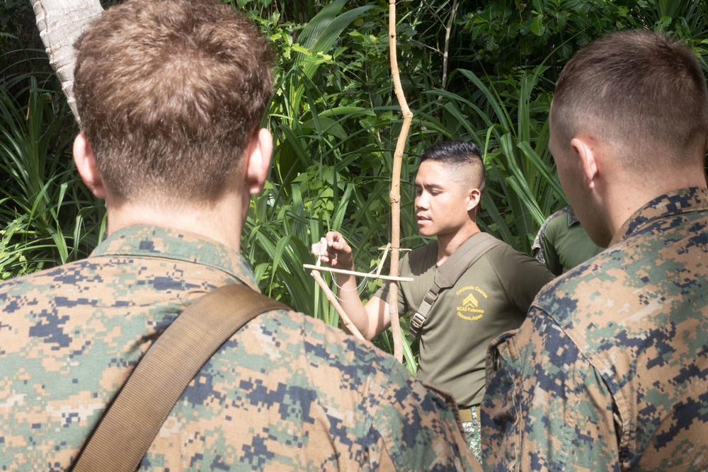 Philippine and U.S. Reconnaissance Marines Swap Trapping Techniques During KAMANDAG 6