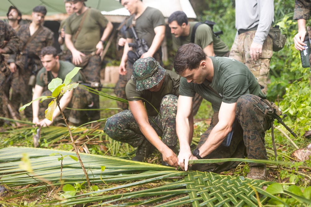 Marine Reconnaissance Force Learns to Cook in the Jungle During KAMANDAG 6