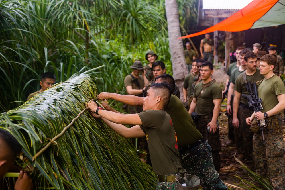 Marine Reconnaissance Force Learns to Cook in the Jungle During KAMANDAG 6