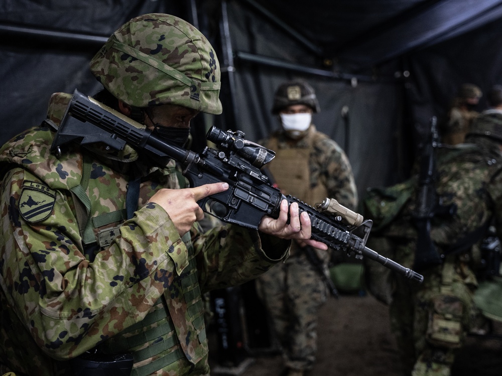 Resolute Dragon 22 | U.S. Marines and JGSDF soldiers conduct Static Weapons Display
