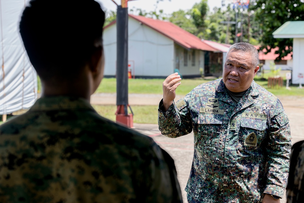 3rd Marine Brigade commanding general speaks with U.S. Marines