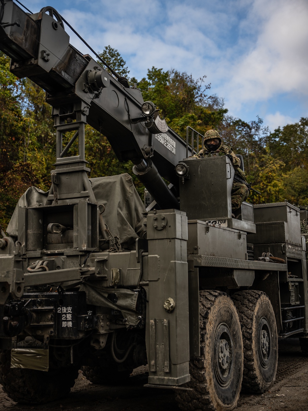 Resolute Dragon 22 | 3rd TB Marines and JGSDF Soldiers conduct Bilateral Vehicle Recovery Training