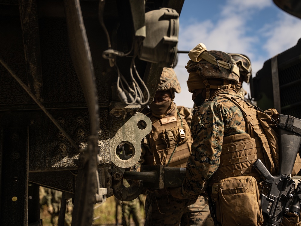 Resolute Dragon 22 | 3rd TB Marines and JGSDF Soldiers conduct Bilateral Vehicle Recovery Training