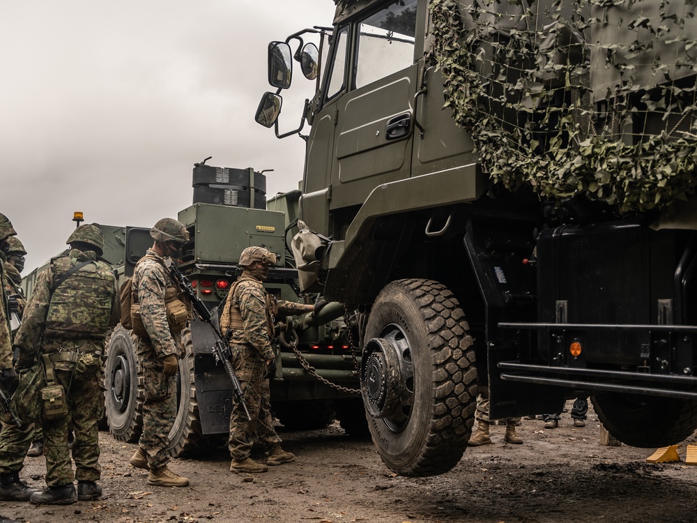 Resolute Dragon 22 | 3rd TB Marines and JGSDF Soldiers conduct Bilateral Vehicle Recovery Training