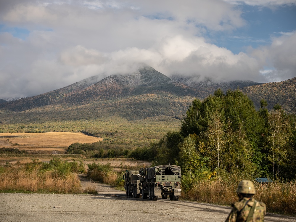 Resolute Dragon 22 | 3rd TB Marines and JGSDF Soldiers conduct Bilateral Vehicle Recovery Training