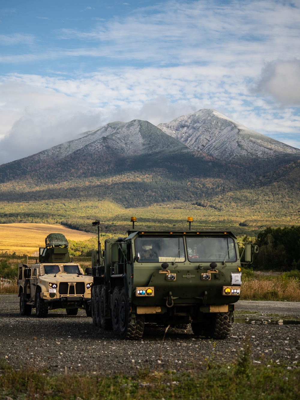 Resolute Dragon 22 | 3rd TB Marines and JGSDF Soldiers conduct Bilateral Vehicle Recovery Training
