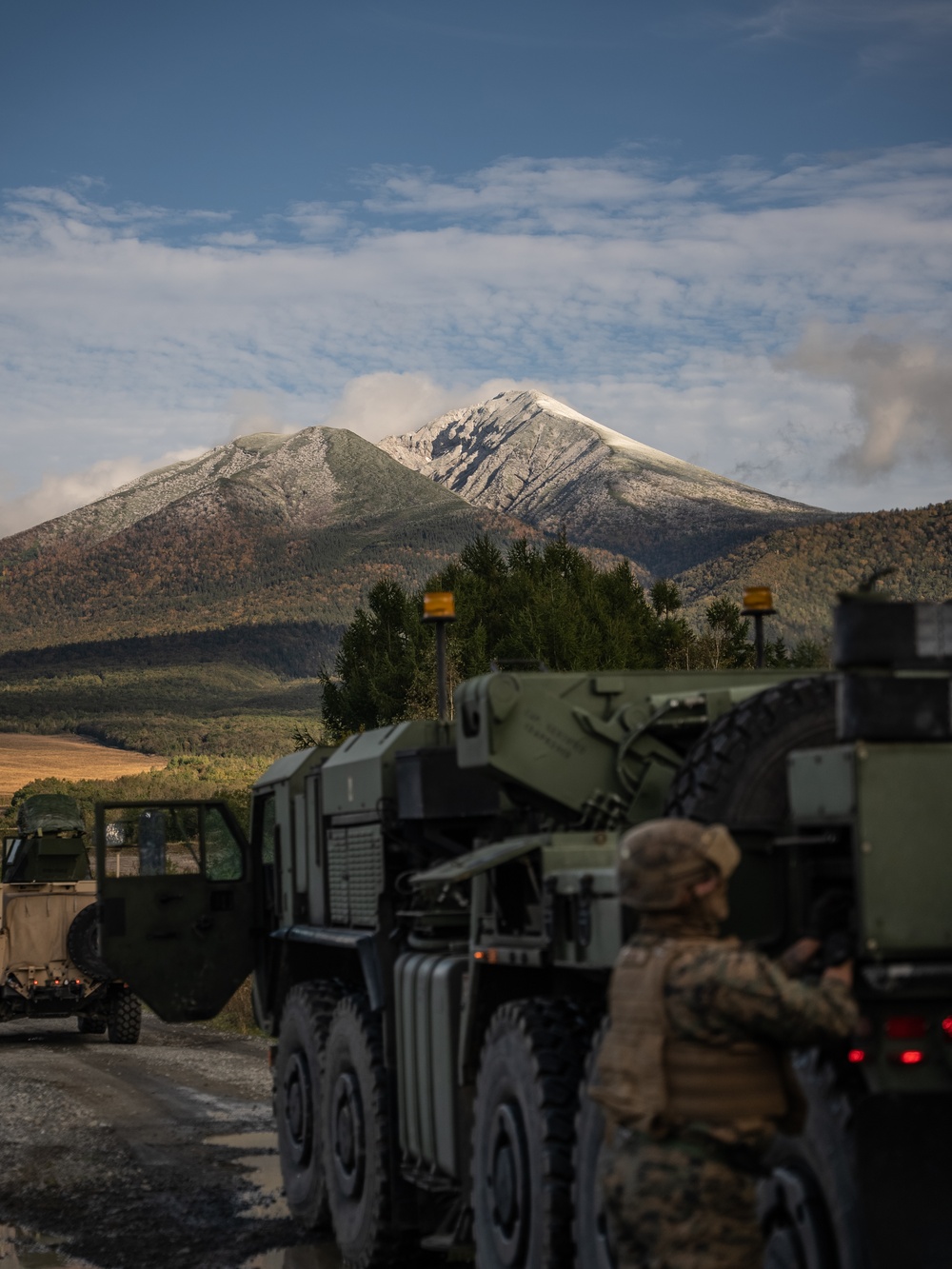 Resolute Dragon 22 | 3rd TB Marines and JGSDF Soldiers conduct Bilateral Vehicle Recovery Training