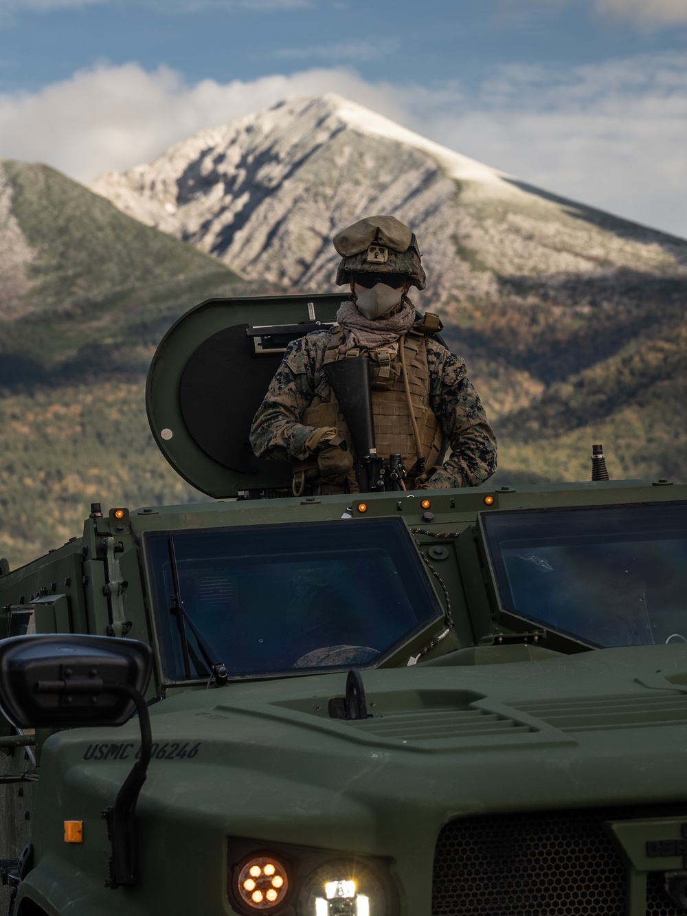 Resolute Dragon 22 | 3rd TB Marines and JGSDF Soldiers conduct Bilateral Vehicle Recovery Training