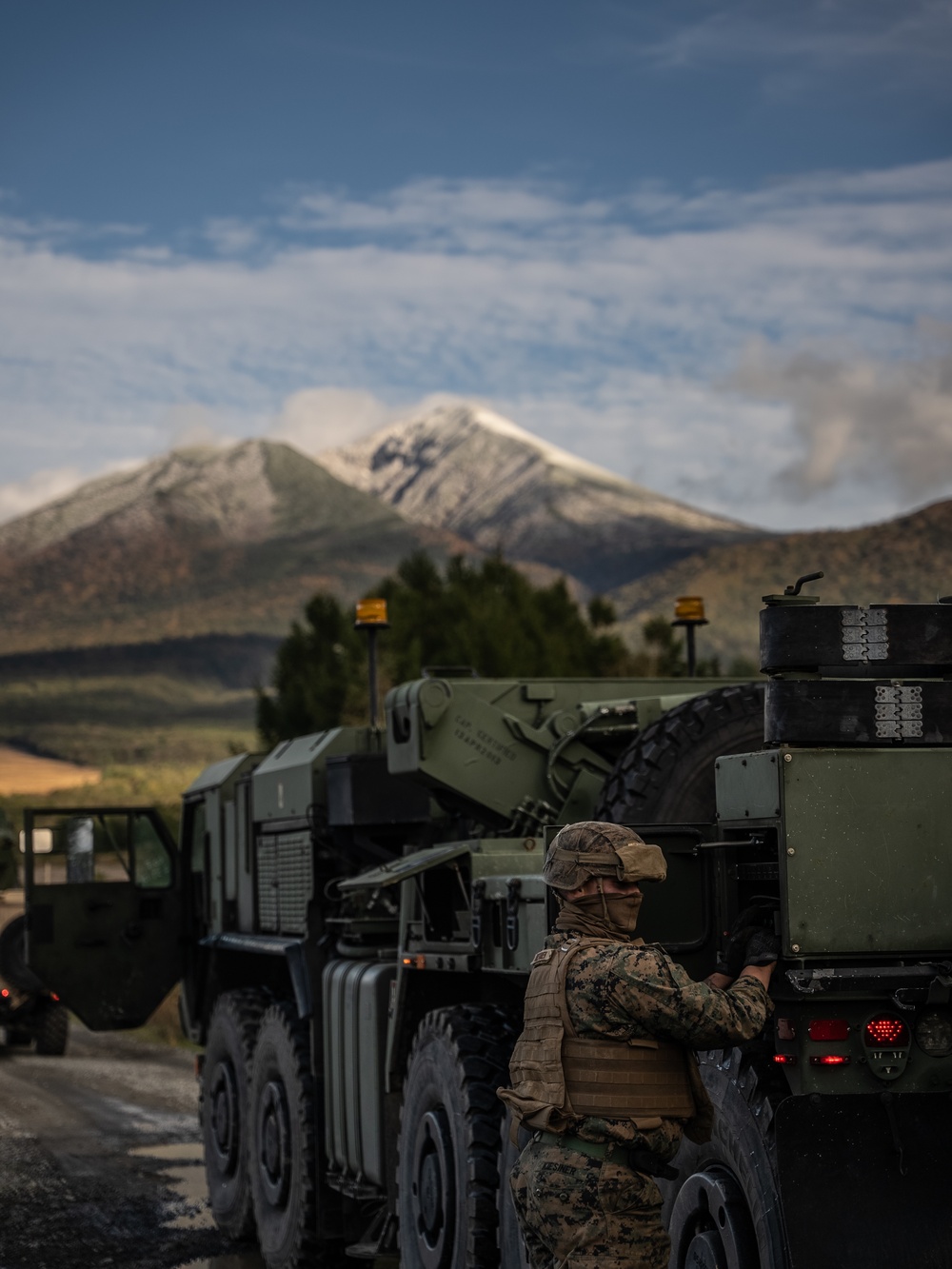 Resolute Dragon 22 | 3rd TB Marines and JGSDF Soldiers conduct Bilateral Vehicle Recovery Training