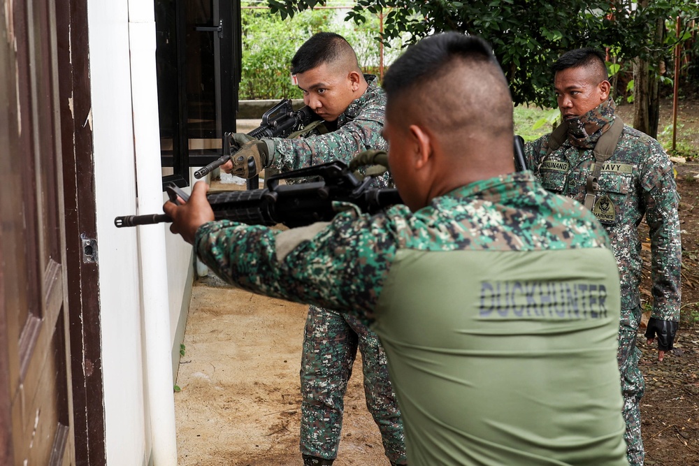 KAMANDAG 6 Close-quarters Combat Drills