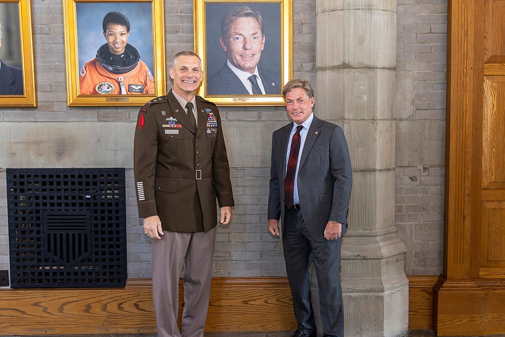 Fisher receives 2022 Thayer Award for his philanthropy to service members