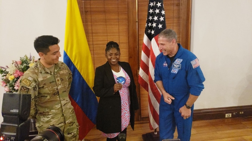 AFSOUTH and the Colombian Air Force Partner for Astronomical Success during World Space Week