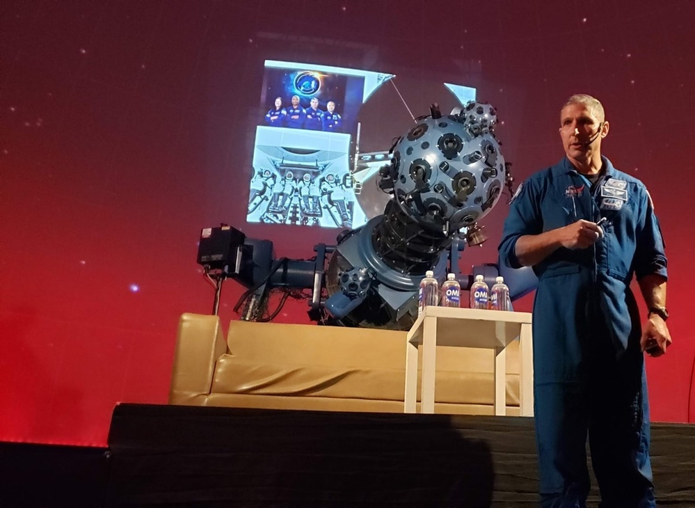 AFSOUTH and the Colombian Air Force Partner for Astronomical Success during World Space Week