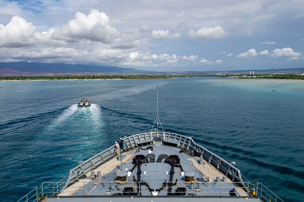 USS Frank Cable (AS 40) Arrives in Honolulu