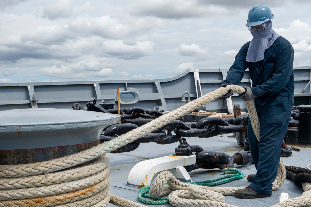 USS Frank Cable (AS 40) Arrives in Honolulu