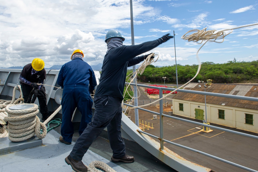 USS Frank Cable (AS 40) Arrives in Honolulu