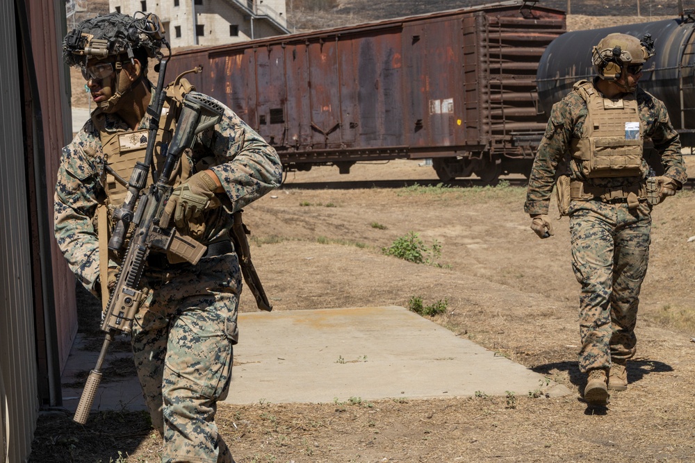 1st Bn., 4th Marines conduct field training