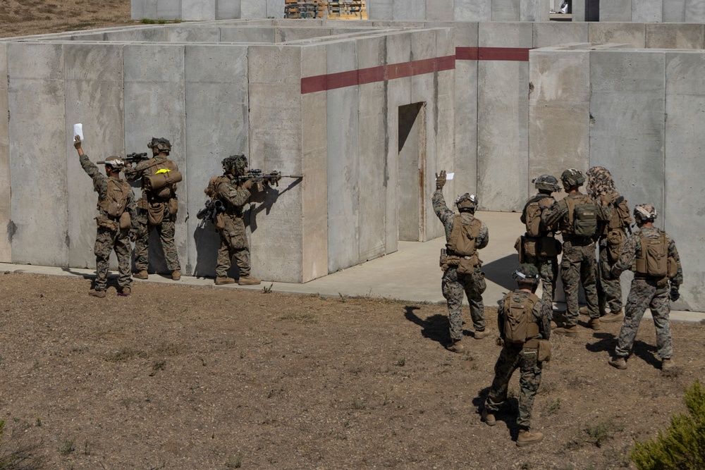 1st Bn., 4th Marines conduct field training