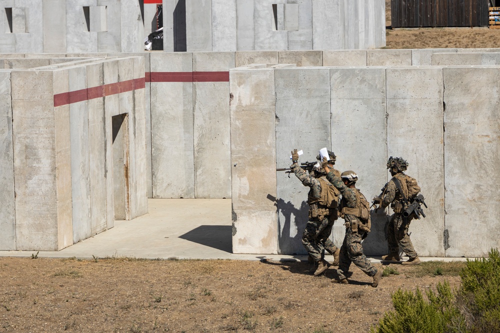 1st Bn., 4th Marines conduct field training