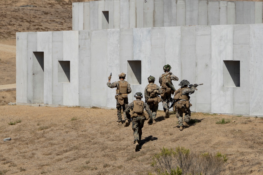 1st Bn., 4th Marines conduct field training