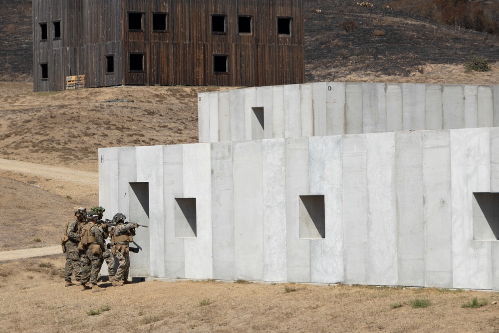 1st Bn., 4th Marines conduct field training