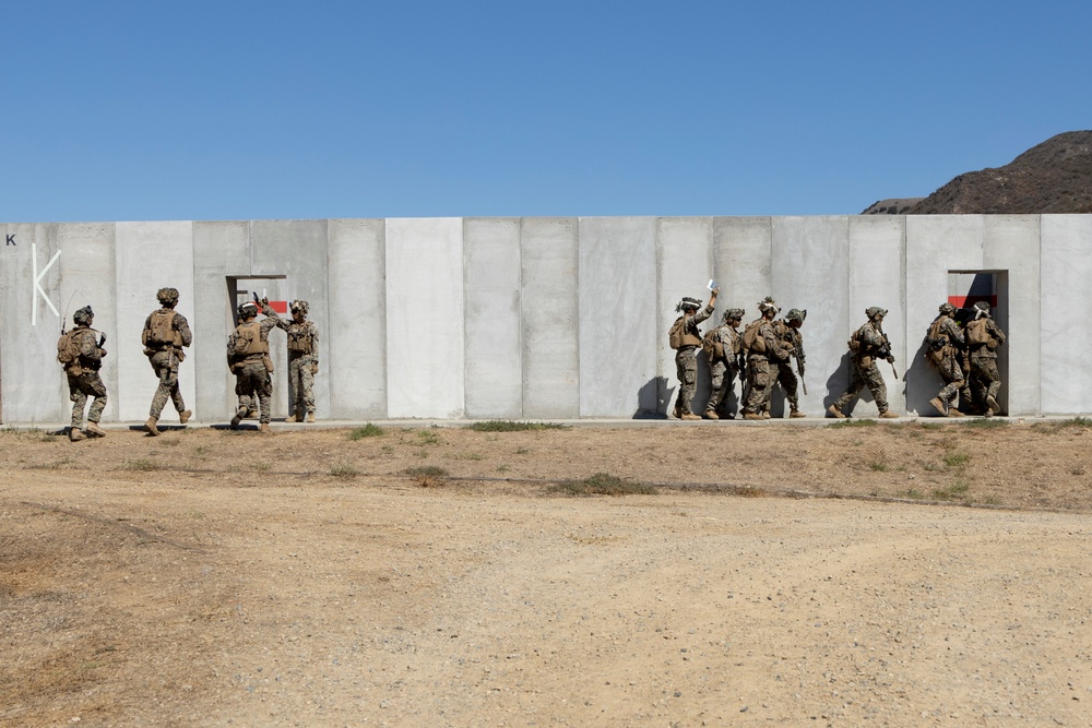 1st Bn., 4th Marines conduct field training