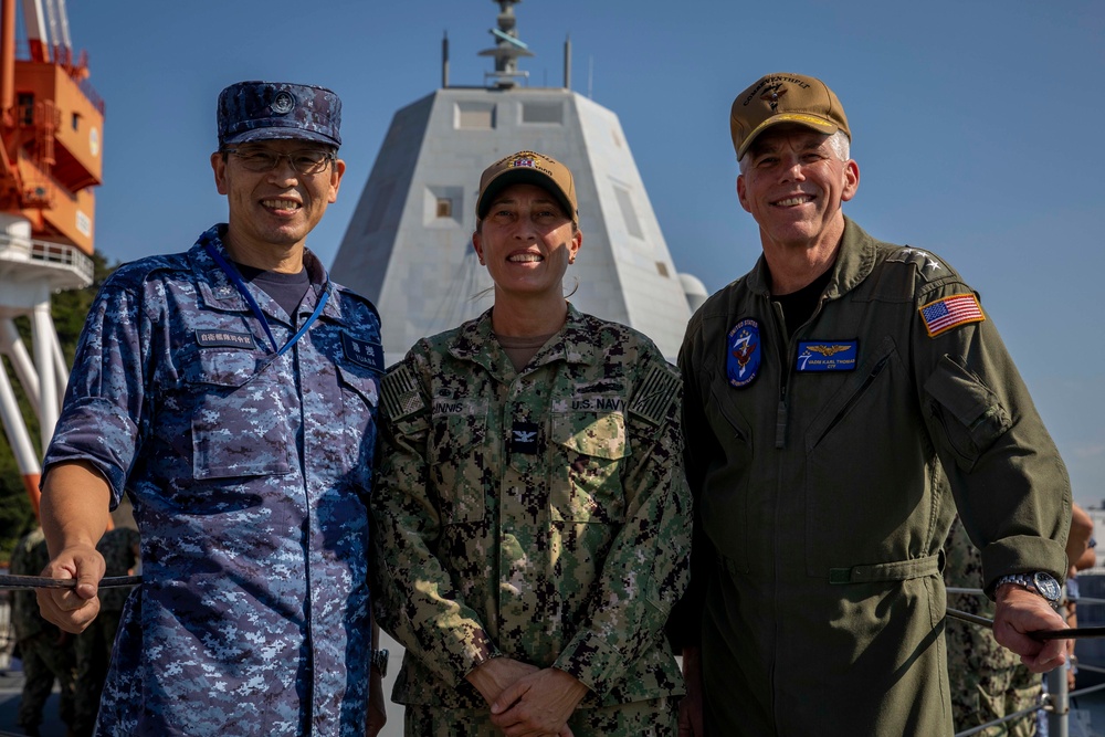 VADM Thomas Visits USS Zumwalt