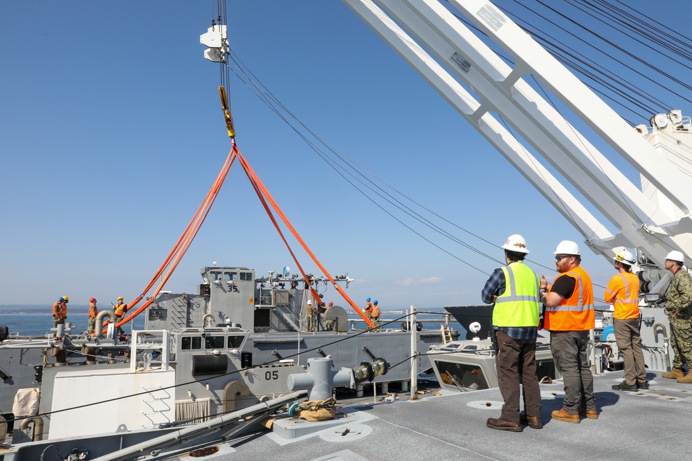 Resolute Dragon 22 | Marines and Sailors on USNS Dahl Execute Maritime Prepositioning Force Offload Efforts