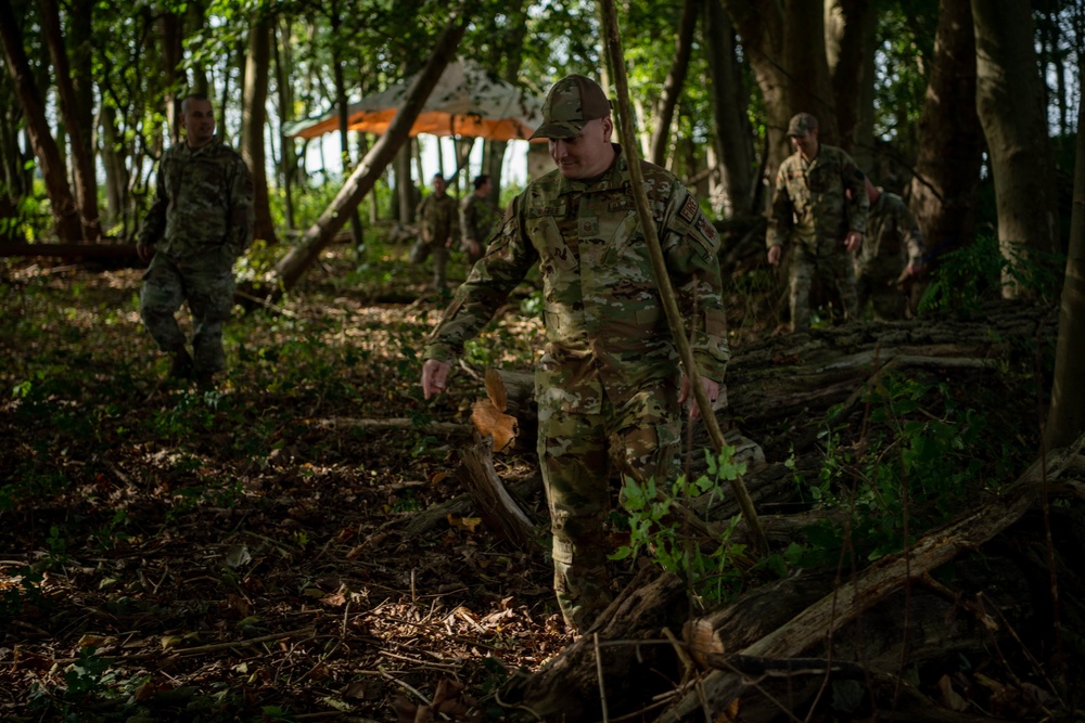 86th AW SERE instructors train with 424th ABS
