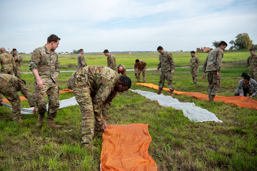86th AW SERE instructors train with 424th ABS