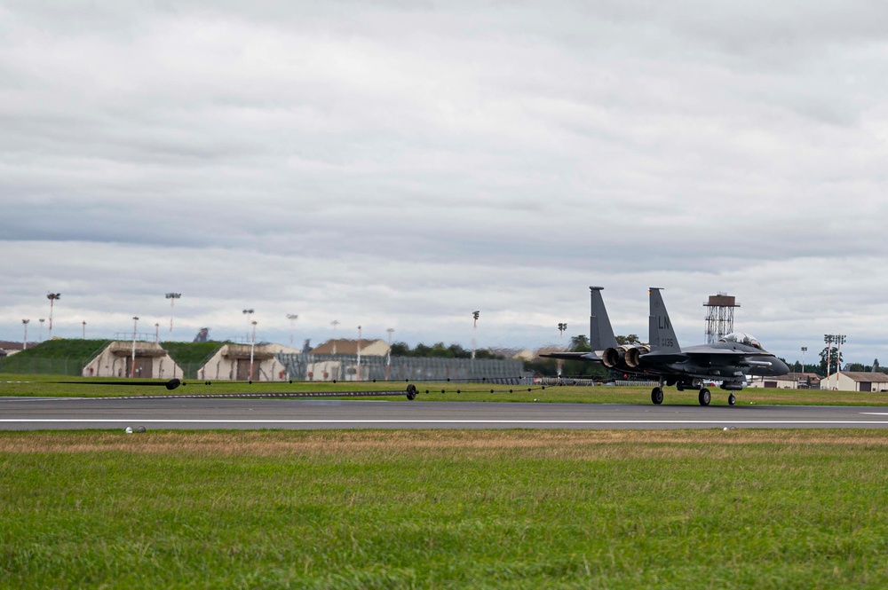 F-15E Strike Eagle catches barrier cables