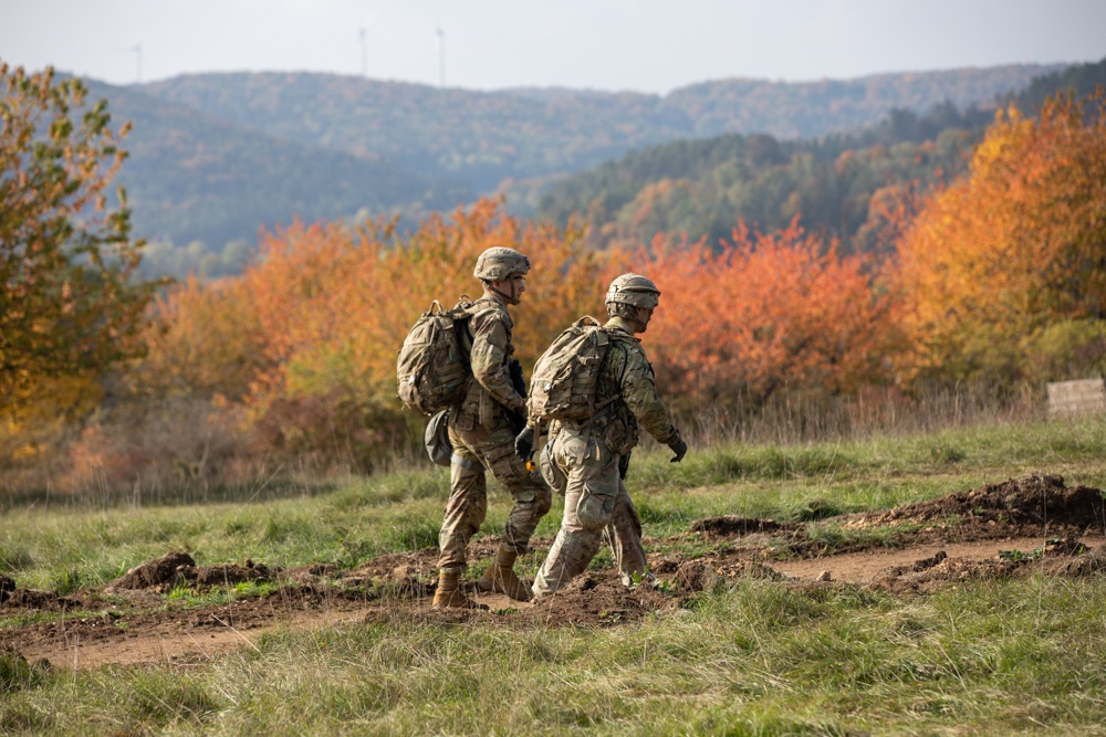 Soldiers from 1-4 Infantry Battalion work toward ESB