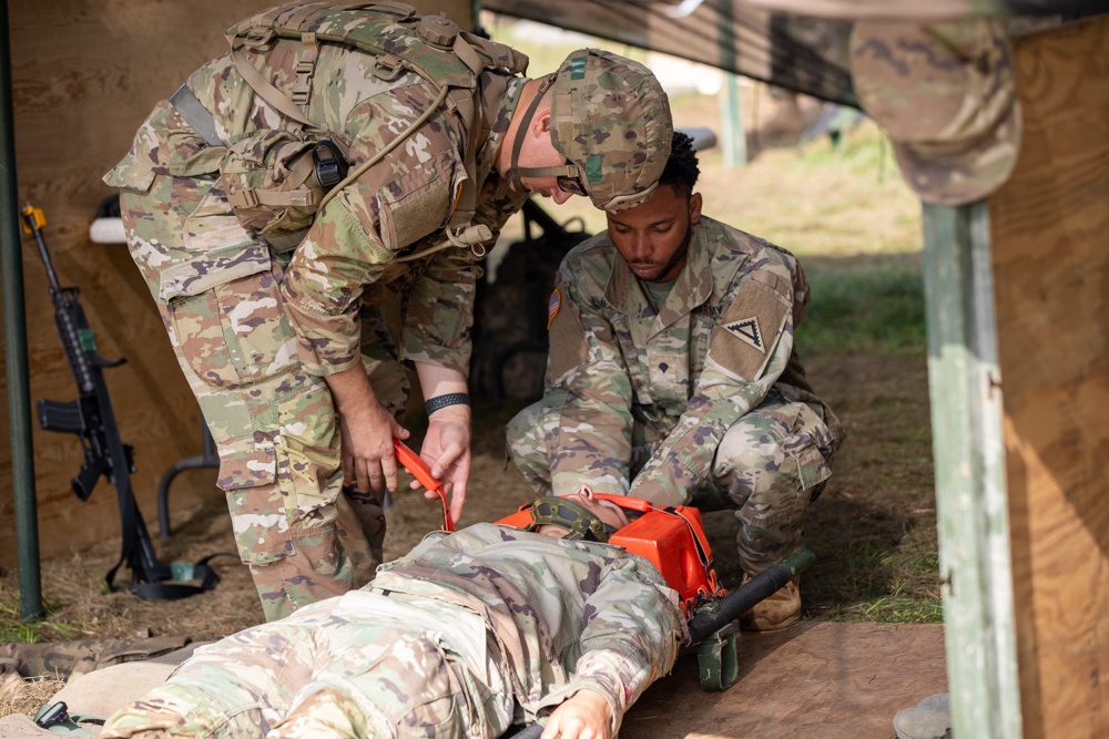 Soldiers from 1-4 Infantry Battalion work toward ESB