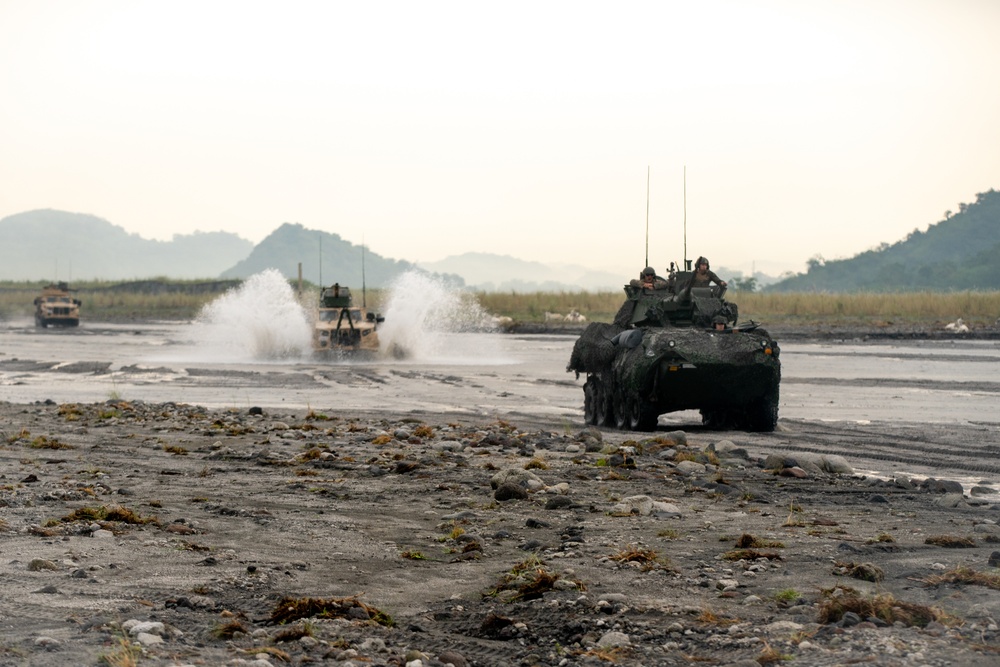 Philippine and U.S. Marines participate in a combined arms live-fire event during KAMANDAG 6