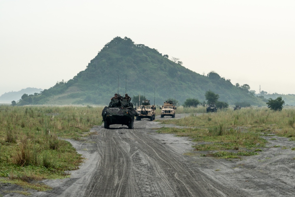 Philippine and U.S. Marines participate in a combined arms live-fire event during KAMANDAG 6