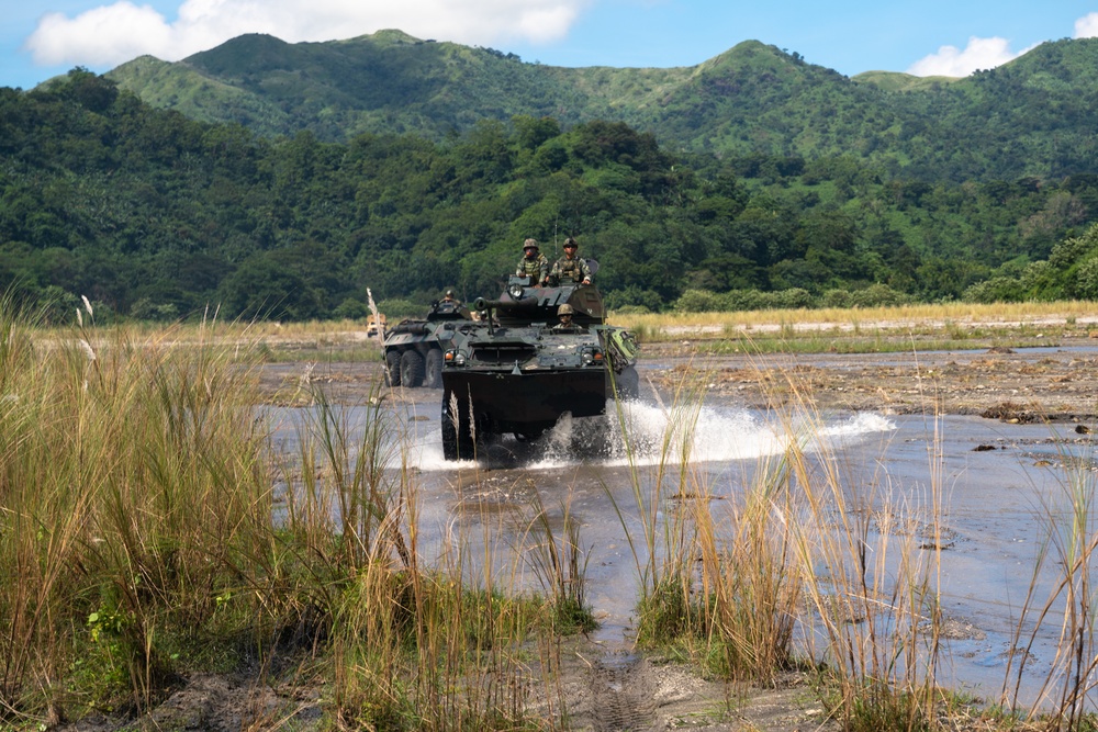 Philippine and U.S. Marines participate in a combined arms live-fire event during KAMANDAG 6