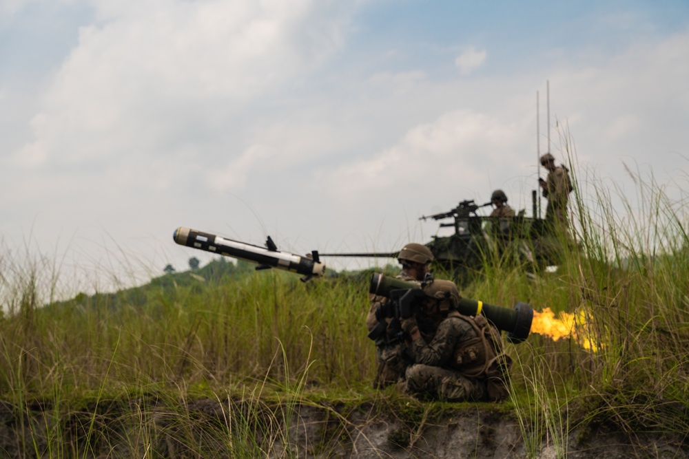 Philippine and U.S. Marines participate in a combined arms live-fire event during KAMANDAG 6